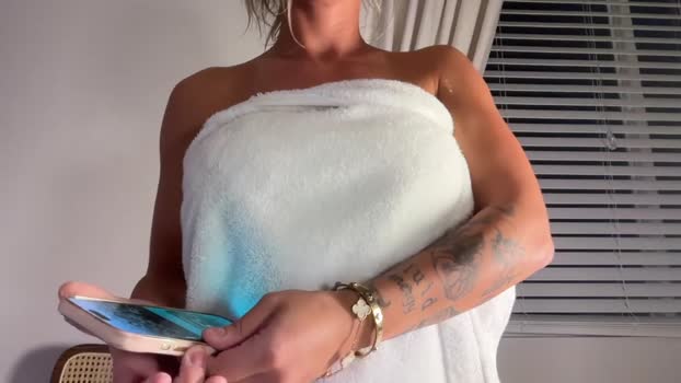 kenziepaigeee 20-08-2025 kiss Female