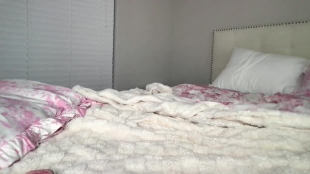 oklexi 06-09-2025 Topless Female
