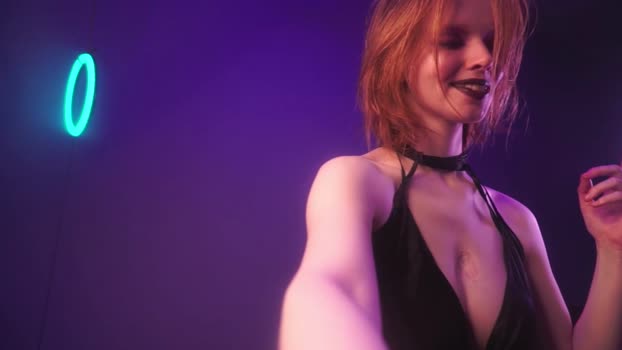 ginger_hugs 21-09-2025 striptease Female