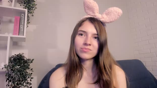 pamilarakestraw 24-09-2025 beauty Female