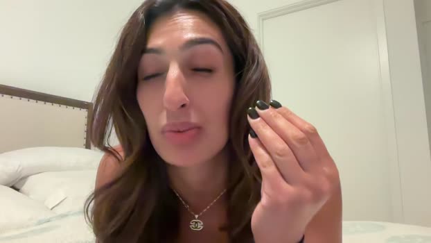 camiliakxoxo 03-10-2025 beautiful Female