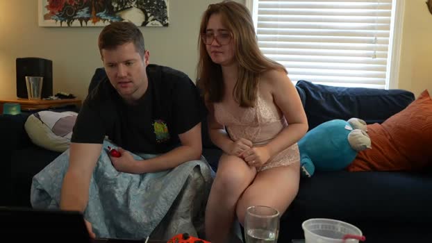 peachespunkins 05-10-2025 strip Couple