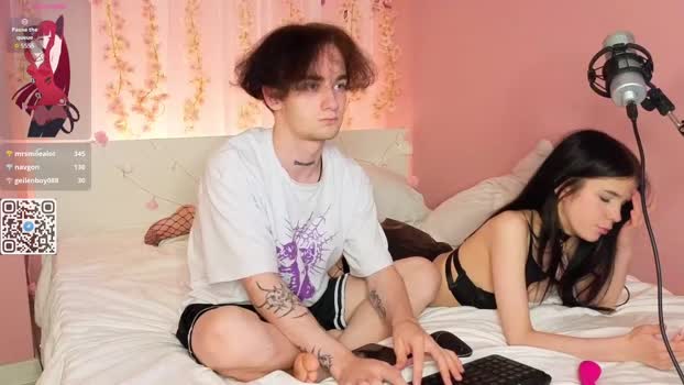catchustoday 18-10-2025 lick Couple