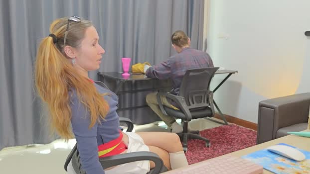 ellcrys 20-10-2025 striptease Couple