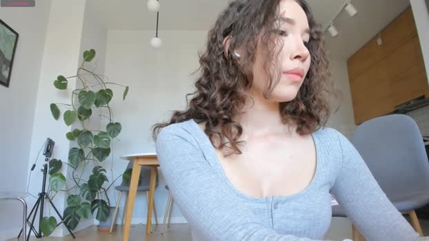 yours_meyy 31-10-2025 show Female
