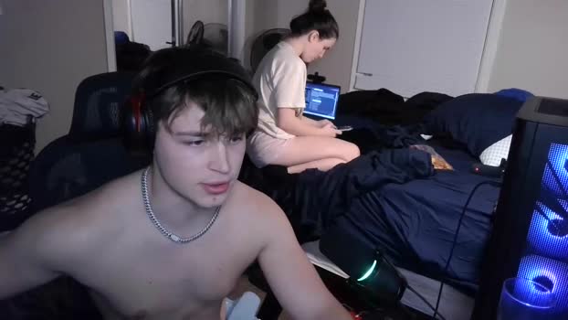 bubblebuttbdn 06-11-2025 Topless Couple