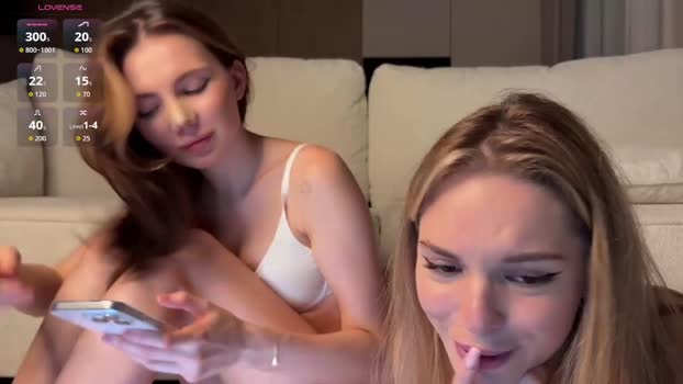 frenzyfoxs 06-11-2025 suckcock Couple