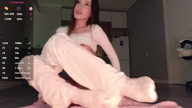 ella_lee15 12-11-2025 spank Female