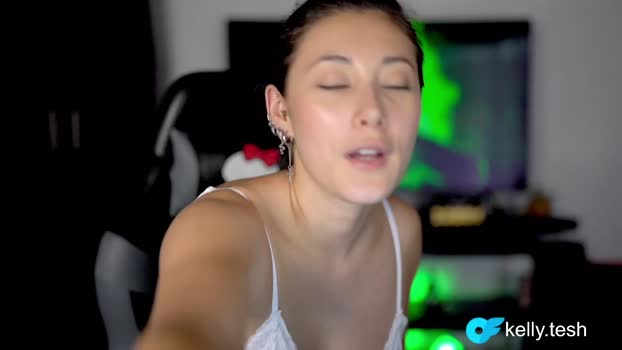 kellytesh 12-11-2025 Wet Female