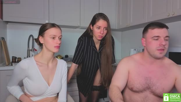 ihavepaws33 17-11-2025 sexy Couple