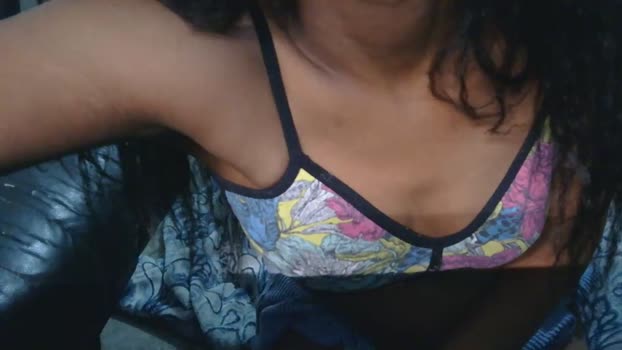 originalcali95 27-11-2025 kiss Couple