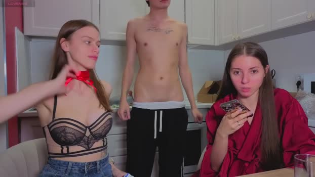ihavepaws33 28-11-2025 skinny Couple