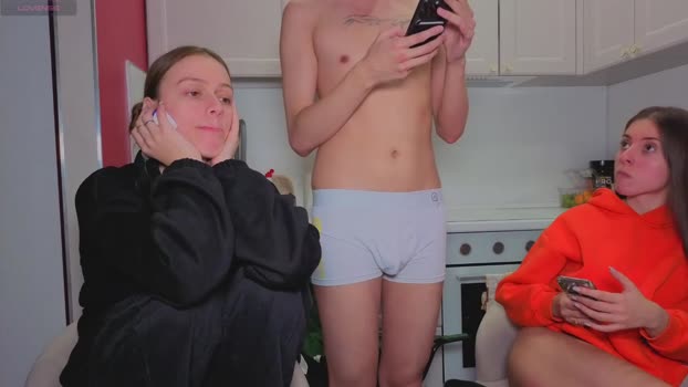 ihavepaws33 01-12-2025 lick Couple