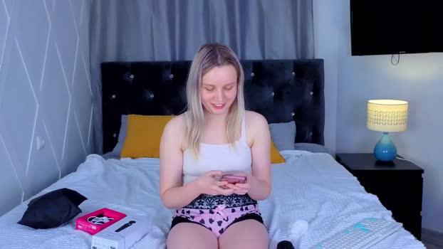 tinasiner 30-11-2025 natural Female