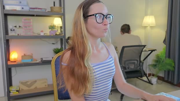 ellcrys 06-12-2025 Webcam Couple