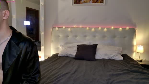 lust4elise 10-12-2025 kiss Couple