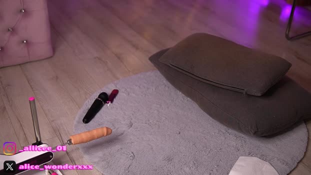 vanessasimon 11-12-2025 cute Female