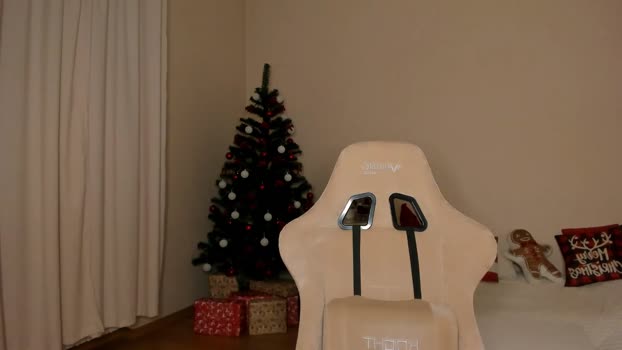 emilyhoston 18-12-2025 kiss Female