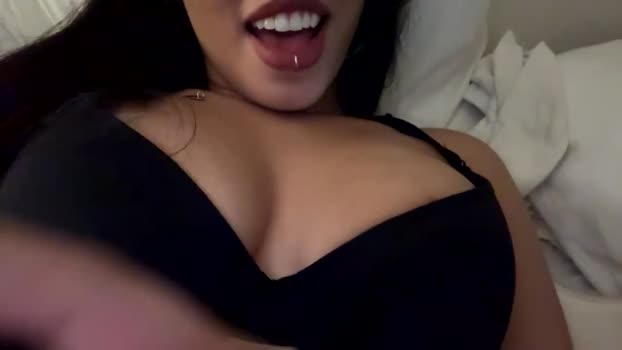chrislayo 21-12-2025 kiss Couple