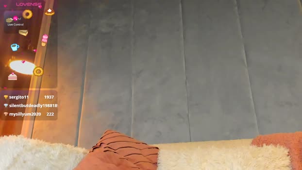 sassyt33n 23-12-2025 striptease Female