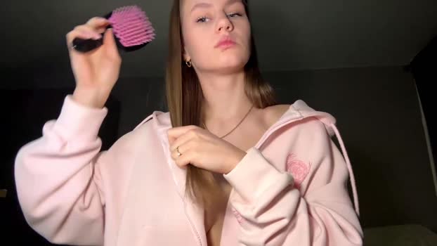 carolecronan 25-12-2025 kiss Female