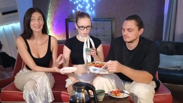 goddess_marylin 27-12-2025 sucktits Couple