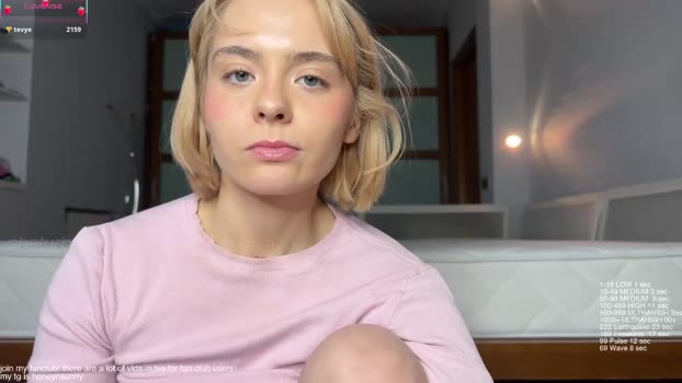 honey_sunshine 28-12-2025 kissing Female