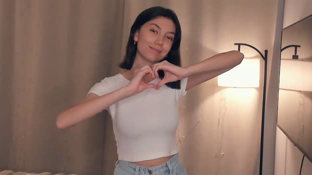 charlinepiker 02-01-2026 beauty Female