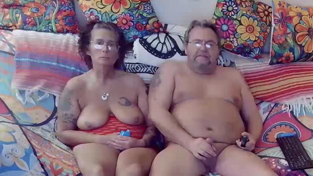 suenixon 06-01-2026 Topless Couple