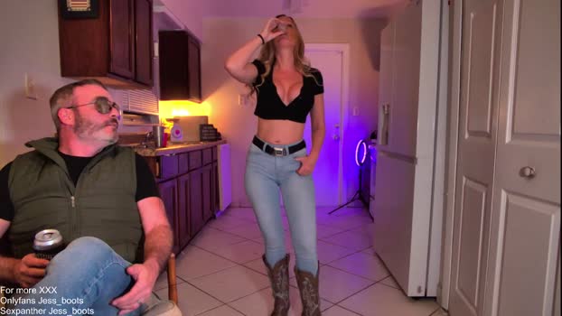 jess_boots 17-01-2026 Topless Couple