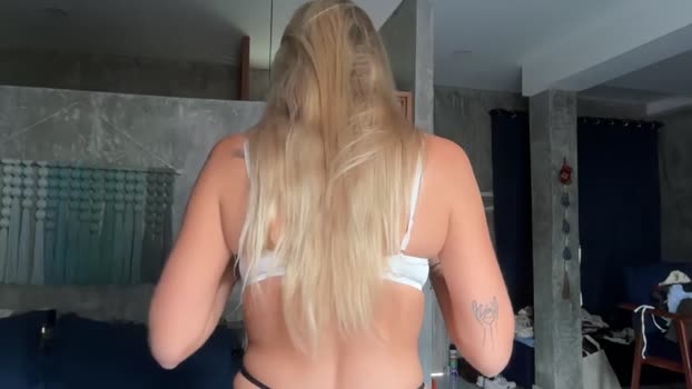 livslifee 09-02-2026 beauty Female