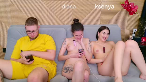 ksenyahot 30-03-2026 strip Couple