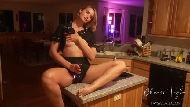 phoenix_taylor 03-04-2026 sucktits Female