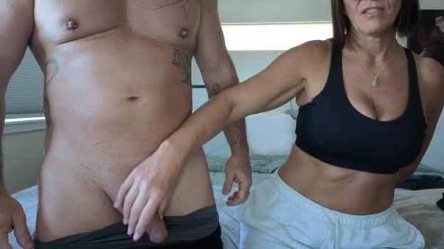 3totangox 06-04-2026 kissing Couple