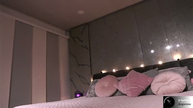 nina_mon 15-04-2026 show Female
