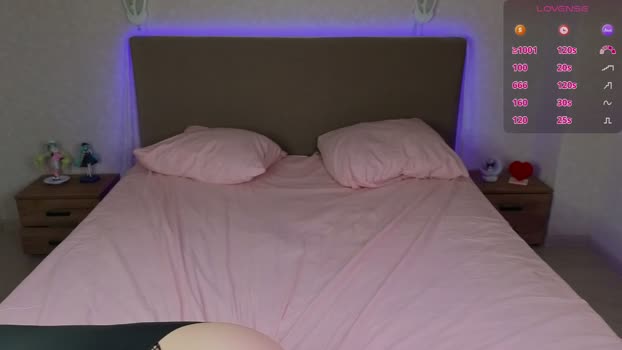 hollislux 16-04-2026 horny Female