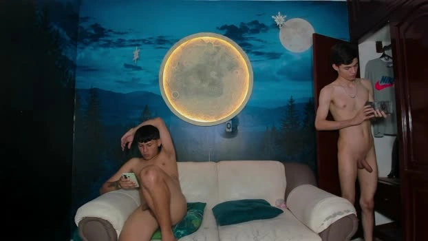 skinny_candy18 24-04-2026 Live Webcam bigtoys beautiful