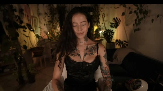 effylowell_ 13-05-2026 Live Webcam big beautiful