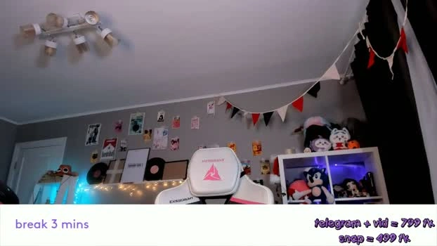vivian_qwerty 14-05-2026 Live Webcam cute beautiful