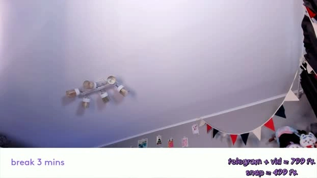 vivian_qwerty 24-05-2026 Live Webcam play playtime