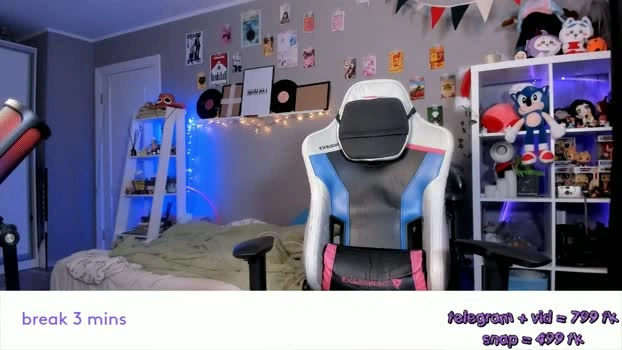 vivian_qwerty 24-05-2026 Live Webcam big toy