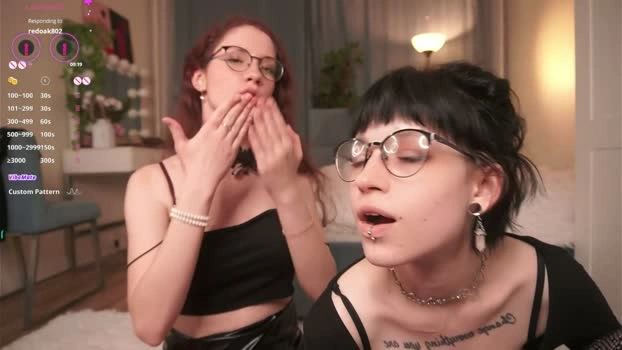 little_poetry 08-06-2026 Live Webcam kiss play