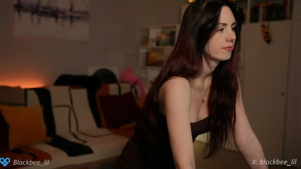 _blackbee_ 10-06-2026 Live Webcam moan strip