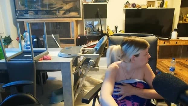 julia_official 28-06-2026 Live Webcam Naked playtime